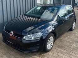 Schwarz Gebraucht 2016 VW Golf Sportsvan Trendline Van / Kleinbus | 8.890 € (Fairer Preis)