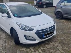 Weiß Gebraucht 2016 Hyundai i30 Classic Limousine | 5.000 € (Superpreis)