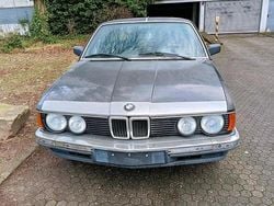 Grau Gebraucht 1983 BMW 732 Limousine | 4.900 €