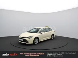 Hellelfenbein Gebraucht 2022 Toyota Corolla Hybrid Business Edition Kombi | 24.978 € (Teuer)