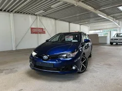 Oxygenblau mica Gebraucht 2017 Toyota Auris Hybrid Team Limousine | 14.200 € (Guter Preis)