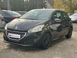 Schwarz Gebraucht 2013 Peugeot 208 Access Kleinwagen | 3.999 € (Fairer Preis)