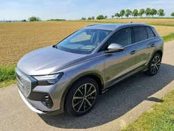 Grau Gebraucht 2023 Audi Q4 e-tron Advanced Plus SUV | 47.900 €