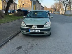 Grün Gebraucht 2003 Renault Clio II Limousine | 700 €