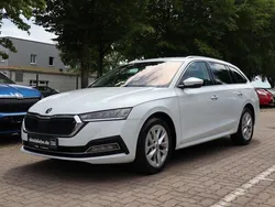 Moonweiss metallic Gebraucht 2022 Skoda Octavia Style Kombi | 26.889 € (Guter Preis)