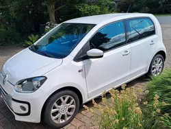 Weiß Gebraucht 2016 VW up! Kleinwagen | 5.850 € (Fairer Preis)