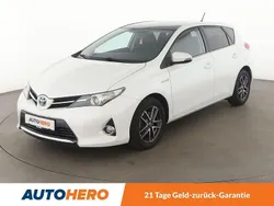 Weiß Gebraucht 2014 Toyota Auris Hybrid Life+ Limousine | 13.290 € (Fairer Preis)