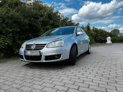 Grau Gebraucht 2009 VW Jetta Limousine | 2.800 € (Etwas zu teuer)