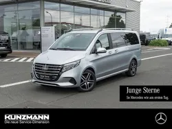 Hightechsilber metallic metallic Gebraucht 2024 Mercedes V300 Exclusive Van / Kleinbus | 83.650 € (Etwas zu teuer)