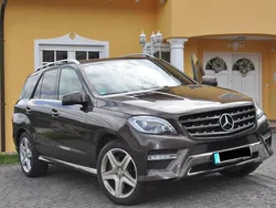 Braun Gebraucht 2015 Mercedes ML400 AMG line SUV | 25.700 €