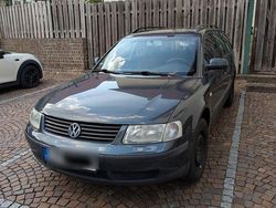 Grau Gebraucht 1999 VW Passat Kombi | 2.400 € (Teuer)
