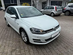 Weiß Gebraucht 2016 VW Golf VII LOUNGE Limousine | 9.300 € (Etwas zu teuer)