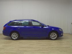 Blau Gebraucht 2020 Skoda Octavia Style Kombi | 11.990 € (Guter Preis)