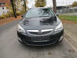 Schwarz Gebraucht 2012 Opel Astra Design Edition Kombi | 5.450 € (Fairer Preis)