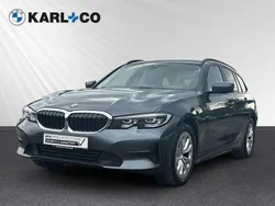Grau Gebraucht 2021 BMW 318 Advantage Kombi | 24.998 € (Fairer Preis)