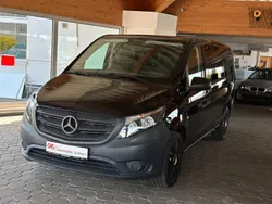 Obsidianschwarz metallic Gebraucht 2018 Mercedes Vito Van / Kleinbus | 30.990 € (Etwas zu teuer)