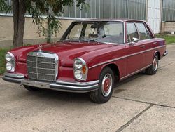 Rot Gebraucht 1972 Mercedes S280 Limousine | 8.999 €