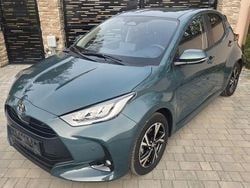 Grün Neu 2025 Toyota Yaris Hybrid Style Limousine | 21.490 € (Superpreis)