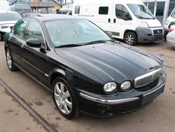 Schwarz Gebraucht 2004 Jaguar X-type Executive Limousine | 1.999 €