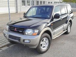 Schwarz Gebraucht 2001 Mitsubishi Pajero SUV | 14.499 € (Fairer Preis)
