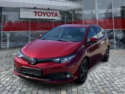 Rot Gebraucht 2018 Toyota Auris Team Limousine | 12.490 € (Fairer Preis)
