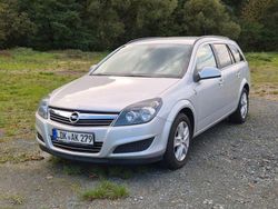 Silber Gebraucht 2011 Opel Astra Edition Kombi | 1.850 € (Fairer Preis)