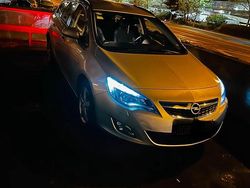 Silber Gebraucht 2012 Opel Astra Kombi | 5.700 € (Etwas zu teuer)