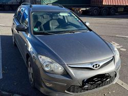 Grau Gebraucht 2011 Hyundai i30 Kombi | 1.900 € (Fairer Preis)