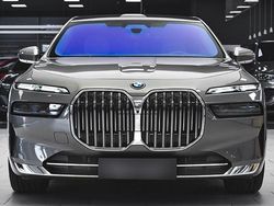 Grau Gebraucht 2024 BMW 750e Executive Limousine | 112.950 € (Etwas zu teuer)