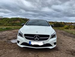 Weiß Gebraucht 2015 Mercedes CLA180 Shooting Brake Urban Kombi | 15.200 € (Fairer Preis)
