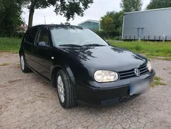 Schwarz Gebraucht 2002 VW Golf IV Kleinwagen | 1.300 € (Fairer Preis)