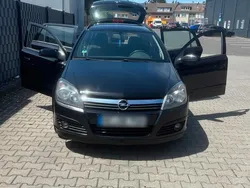 Schwarz Gebraucht 2006 Opel Astra Eco Kombi | 2.200 € (Teuer)