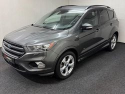 Grau Gebraucht 2017 Ford Kuga ST-Line SUV | 15.000 € (Fairer Preis)