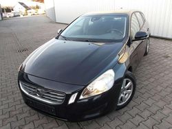 Schwarzmetallic. Gebraucht 2012 Volvo V60 Momentum Kombi | 4.600 € (Fairer Preis)