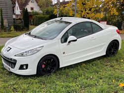 Weiß Gebraucht 2011 Peugeot 207 CC Roland Garros Cabrio | 8.200 €