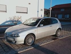 Silber Gebraucht 2006 Alfa Romeo 147 Kleinwagen | 2.100 € (Fairer Preis)