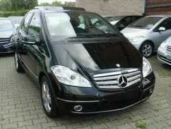 Schwarz metallic Gebraucht 2012 Mercedes A200 Avantgarde Van / Kleinbus | 10.990 €