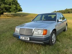Blau Gebraucht 1993 Mercedes E280 Limousine | 7.490 €