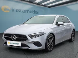 Silber Gebraucht 2024 Mercedes A180 Kleinwagen | 28.399 € (Guter Preis)