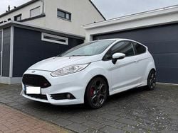 Weiß Gebraucht 2016 Ford Fiesta Sport Kleinwagen | 11.990 € (Etwas zu teuer)