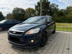 Blau Gebraucht 2008 Ford Focus Kombi | 2.400 €