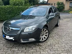 Grau Gebraucht 2010 Opel Insignia Kombi | 1.890 €