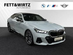 Brooklyn grau metallic Gebraucht 2024 BMW 530e M Sport Limousine | 69.900 €