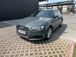 Grau Gebraucht 2019 Audi A3 Comfort Limousine | 12.400 € (Fairer Preis)