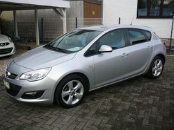 Silber Gebraucht 2015 Opel Astra Limousine | 6.950 € (Guter Preis)