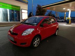 Rot Gebraucht 2009 Toyota Yaris Kleinwagen | 2.600 € (Guter Preis)