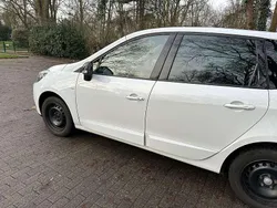 Weiß Gebraucht 2013 Renault Scénic III Bose Edition Van / Kleinbus | 5.299 € (Fairer Preis)