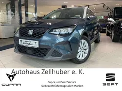 Magnetic grau; dach weiß Gebraucht 2022 Seat Arona Style SUV | 16.390 € (Fairer Preis)