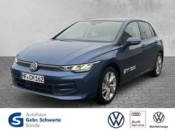 Blau Gebraucht 2024 VW Golf VIII Life Limousine | 25.940 € (Fairer Preis)