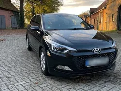 Schwarz Gebraucht 2016 Hyundai i20 Passion Kleinwagen | 9.500 € (Fairer Preis)